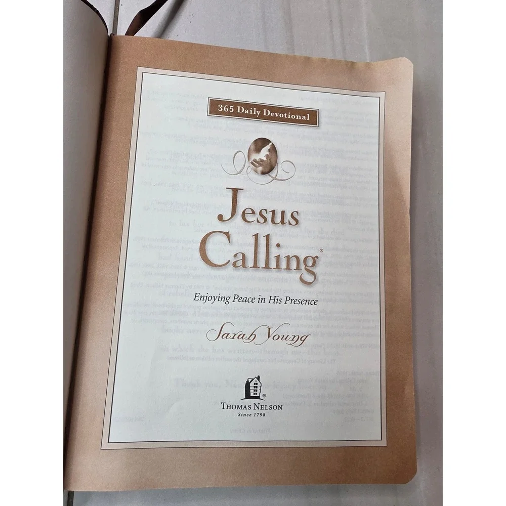 Jesus Calling 365 Day Devotional Sarah Young Brown‎ Faux Leather Deluxe Edition